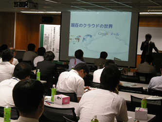 弊社取締役 高橋則行による講演の様子