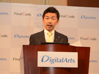 「FinalCode」のデモンストレーションを行うエンタープライズ・マーケティング部 本澤直高